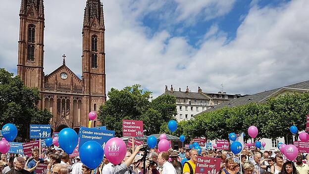 Kämpfen für Ehe und Familie: Am Sonntag bei der Demo für Alle in Wiesbaden