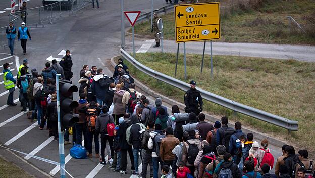 Flüchtlinge am Grenzübergang Sentilj Spielfeld Flüchtlinge am Grenzübergang Spielfeld