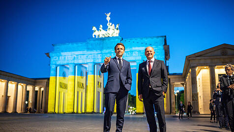 Scholz und Macron am Brandenburger Tor