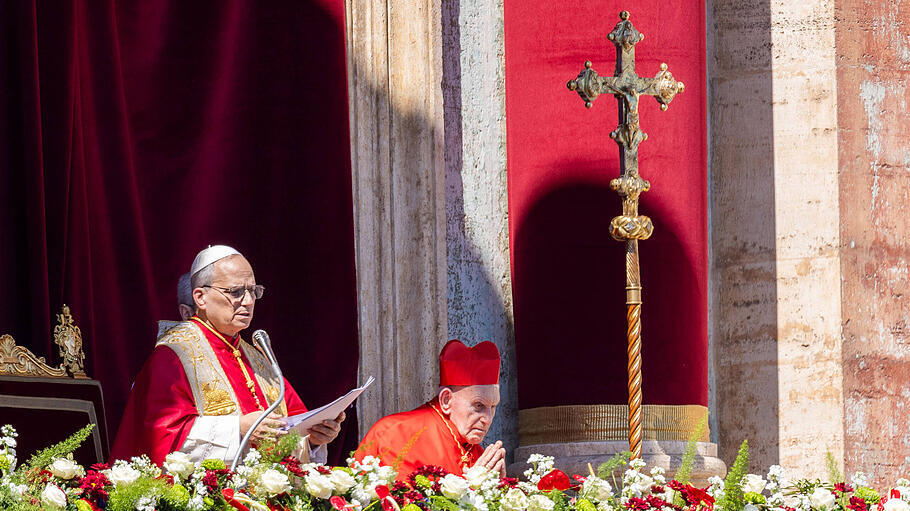 Papst Leo beim österlichen Segen "Urbi et orbi".
