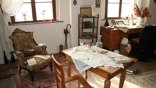 Als sei der Komponist nur kurz ausgegangen: In der M&ouml;dlinger Beethoven-Wohnung liegen Notenbl&auml;tter und Kleidungsst&uuml;cke scheinbar achtlos herum. Hier entstand die Missa solemnis.