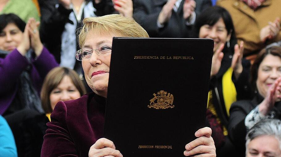 Bachelet erlässt Gesetz zur Legalisierung von Abtreibungen