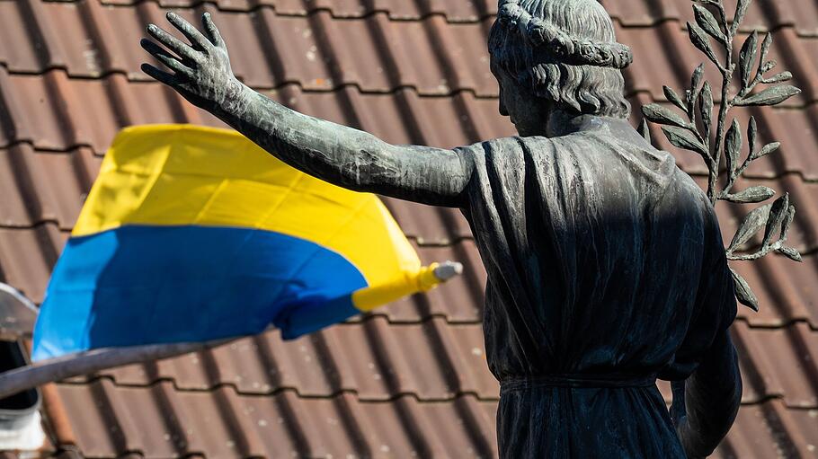 Ukraine-Konflikt - Friedensdenkmal in Hanau