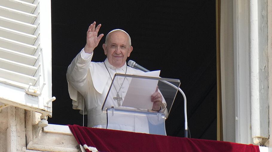 Am Sonntagmittag hatte Papst Franziskus den Angelus auf den Petersplatz gebetet.