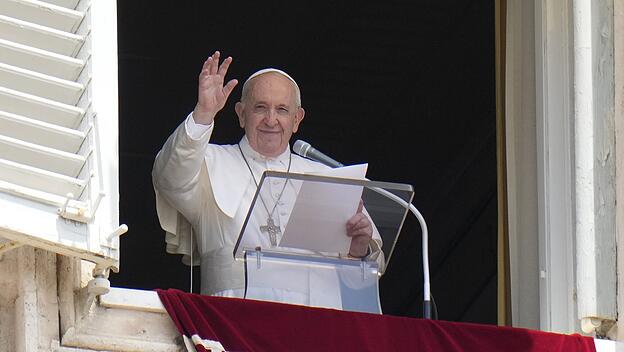 Am Sonntagmittag hatte Papst Franziskus den Angelus auf den Petersplatz gebetet.