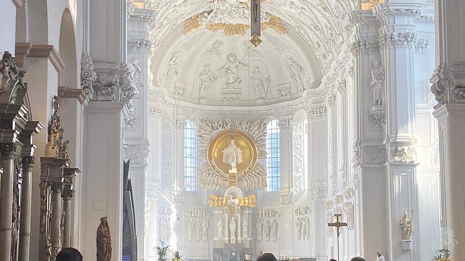 Sonntagsmesse im Dom