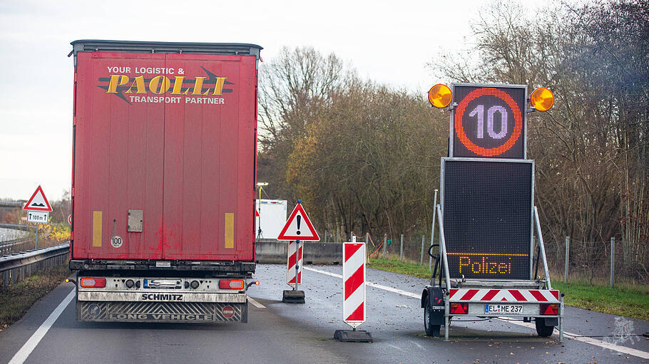 Deutsche Grenzkontrolle an niederl&auml;ndischer Grenze bei Einreise nach Deutschland