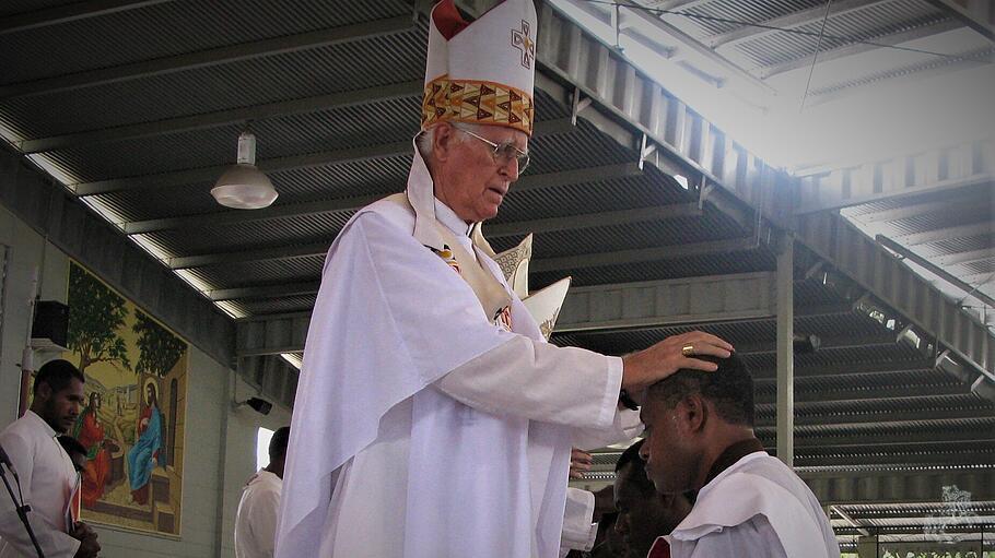 Erzbischof Karl Hesse