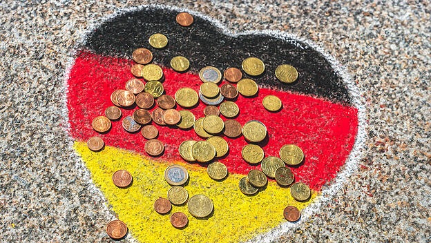 In der Debatte um die Schuldenbremse darf die internationale Situation nicht ausgeblendet werden, so Pater Johannes Zabel.