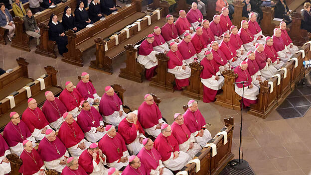 Bischöfe beim Eröffnungsgottesdienst zur Herbst-Vollversammlung der Deutschen Bischofskonferenz im Dom zu Fulda 2024.