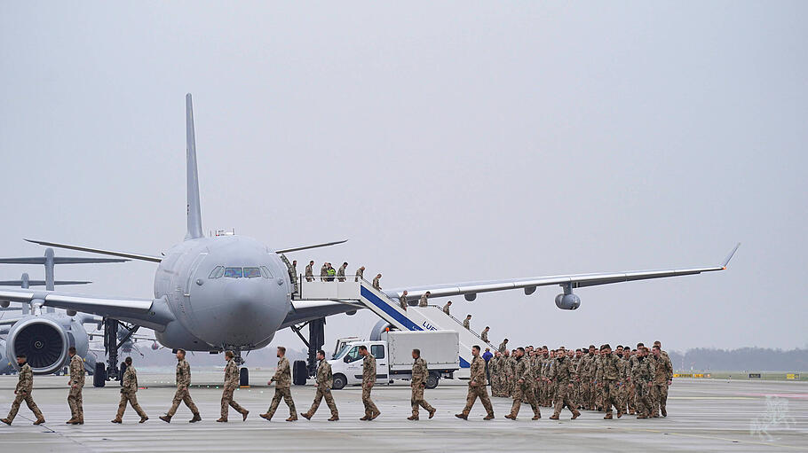 Soldaten nach der R&uuml;ckkehr aus Mail 2023