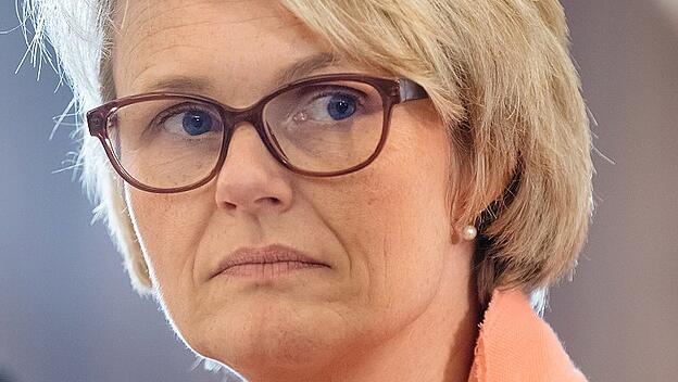Bildungsministerin Anja Karliczek im Kreuzfeuer