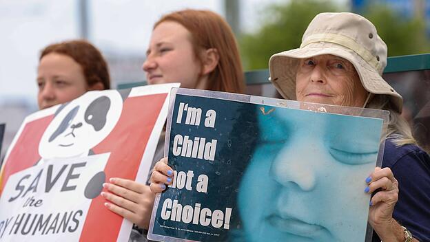 Abtreibungsgegner demonstrieren in Tampa im US-Bundesstaat Florida