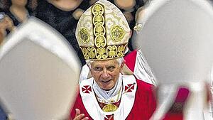 Papst Benedikt XVI. verlieh am Hochfest Peter und Paul nach altem Brauch das Pallium.