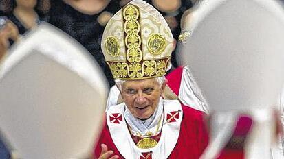 Papst Benedikt XVI. verlieh am Hochfest Peter und Paul nach altem Brauch das Pallium.
