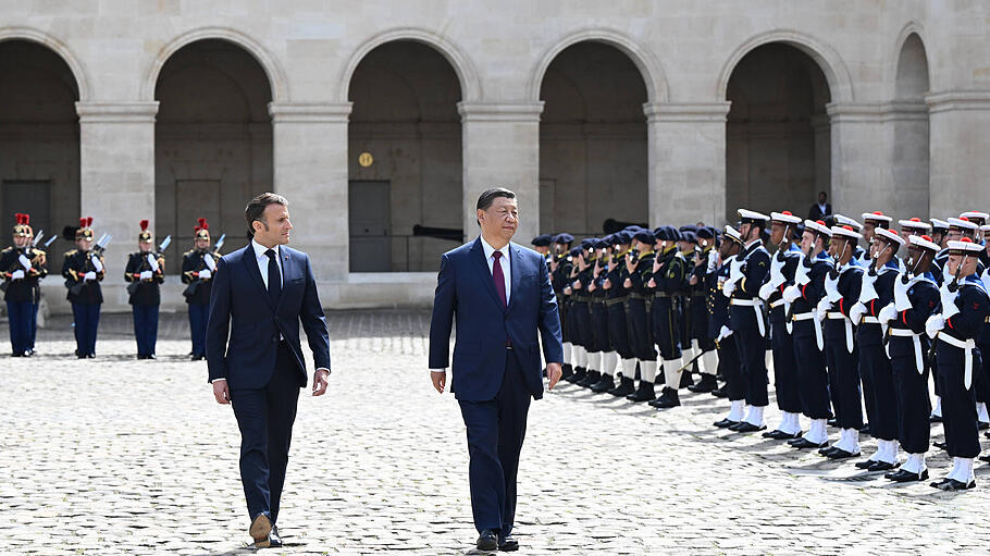 Chinas Machthaber Xi besucht Frankreichs Präsidenten Macron