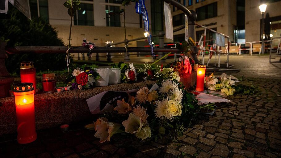 Nach Ermordung eines Lehrers bei Paris - Gedenken in Berlin