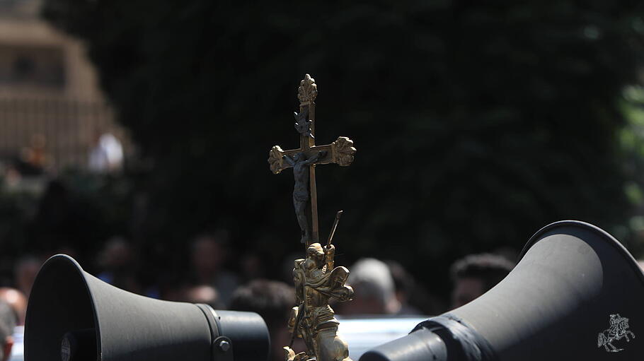 Beisetzung der Opfer des Terroranschlags auf Kirche in Damaskus