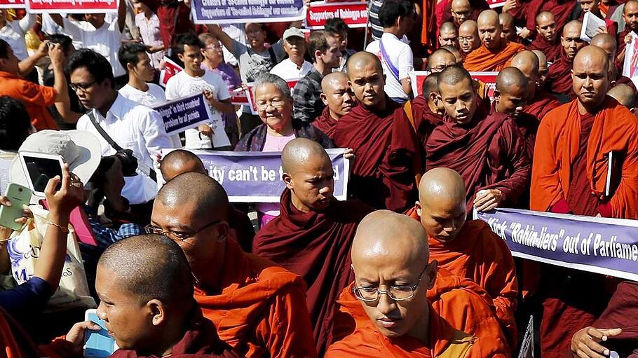 Buddhist monks protest UN calls for Myanmar to give citizenship t