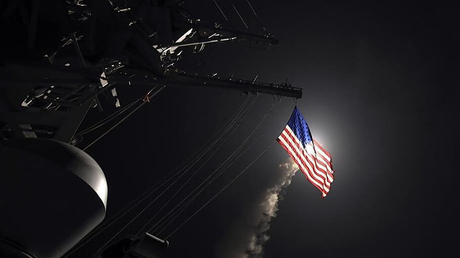 USA greifen syrischen Luftwaffenstützpunkt an