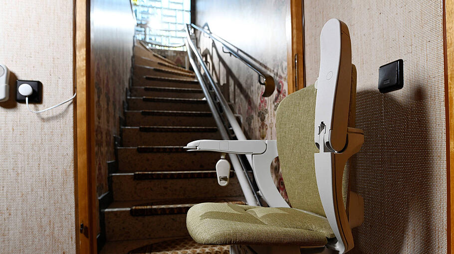 Zum 50. Geburtastag kam die erste Werbung für den Treppenlift via Internet.