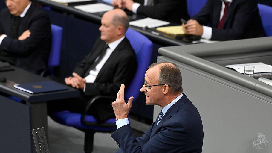 Olaf Scholz und Friedrich Merz im Bundestag