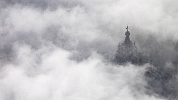 Wenn sich der Nebel verzogen hat: Was ist kirchenrechtlich vom Rücktritt eines Papstes, wie Benedikt XVI. ihn vollzogen hat, zu halten?