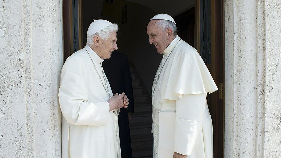 Emeritierte Papst Benedikt XVI. besucht Papst Franziskus im Kloster "Mater Ecclesiae"