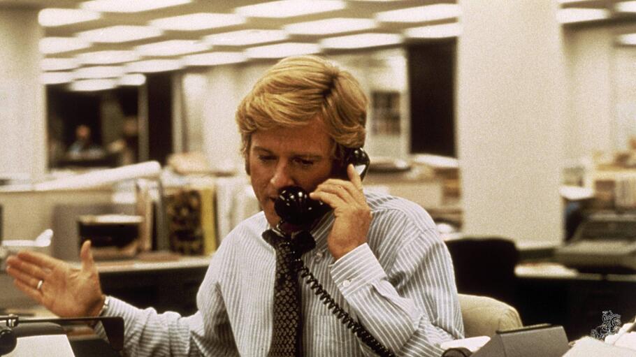 Robert Redford mimt den Reporter Bob Woodward als Teil der „Unbestechlichen“ (USA 1976).