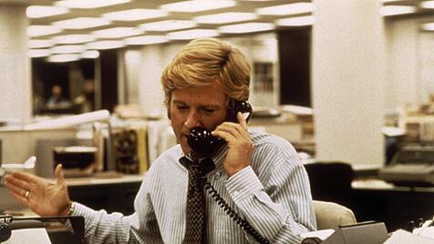 Robert Redford mimt den Reporter Bob Woodward als Teil der &bdquo;Unbestechlichen&ldquo; (USA 1976).