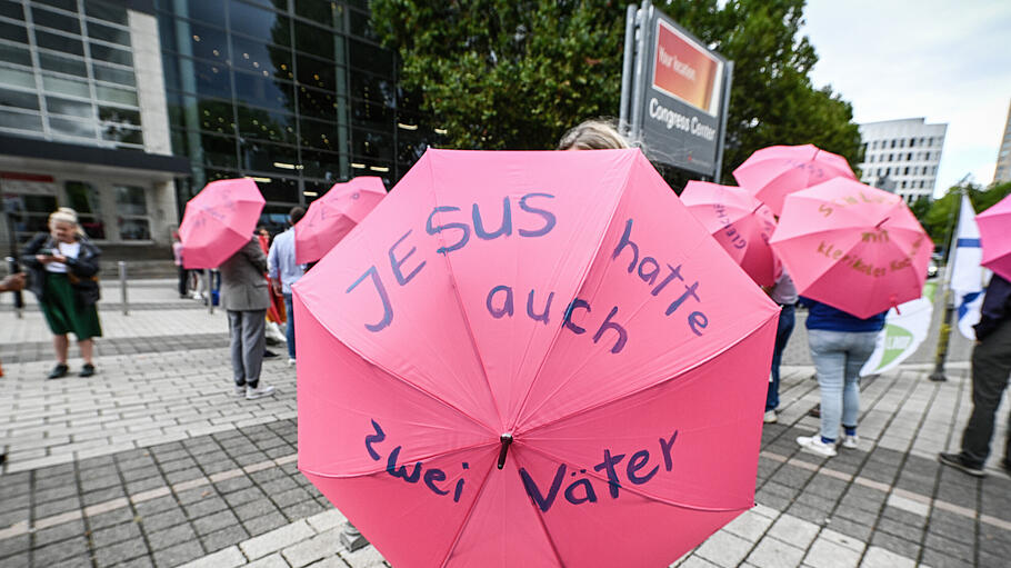 Protest während der vierten Synodalversammlung