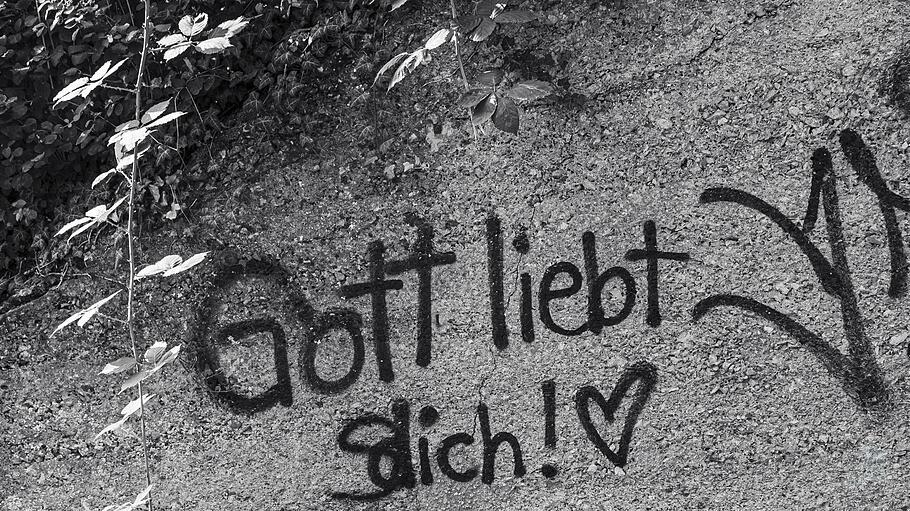 Graffiti mit der Aufschrift Gott liebt dich