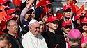 Papst Franziskus im Jahr 2016  mit Pilgern aus China