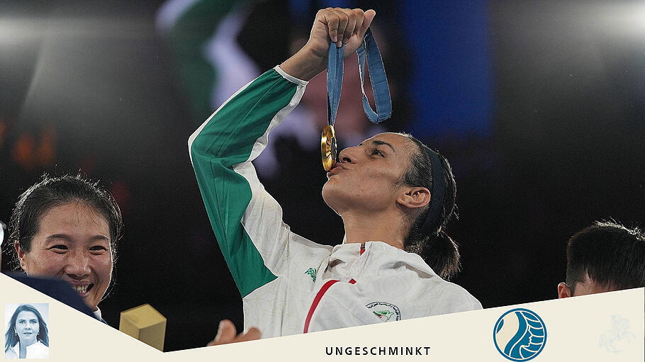 Gold-Boxerin Imane Khelif küsst ihre Medaille bei den Olympischen Spielen