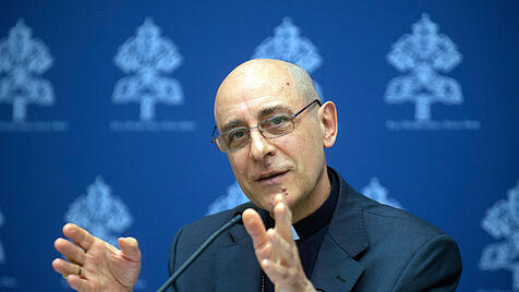 Glaubenspräfekt und Richtlinien für die Unterscheidung von Erscheinungen