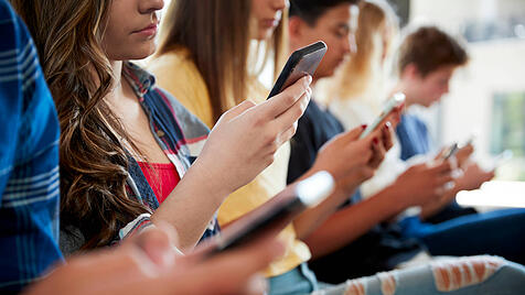 schüler,unterricht,smartphone,unaufmerksam *** school children,class,smart phone,inattentive mmq-vx6,model released, Sym