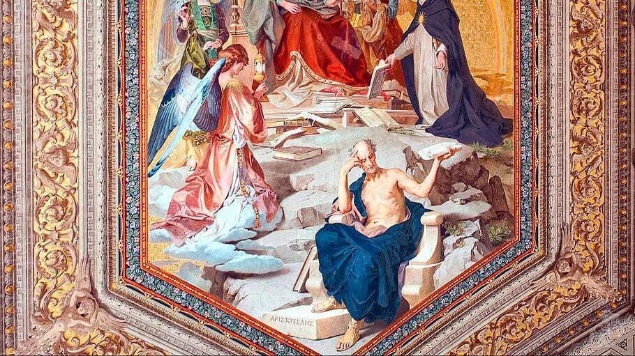 Detail aus einem Deckengemälde aus den Vatikanischen Museen: Thomas von Aquin präsentiert Gott und der Jungfrau Maria seine Schriften. Aristoteles sitzt, als Fundament von Thomas' Arbeit, am unteren Rand der Szene.