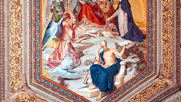 Detail aus einem Deckengemälde aus den Vatikanischen Museen: Thomas von Aquin präsentiert Gott und der Jungfrau Maria seine Schriften. Aristoteles sitzt, als Fundament von Thomas' Arbeit, am unteren Rand der Szene.