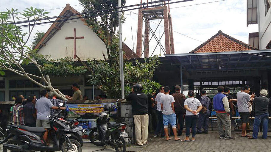 Nach Schwertangriff in indonesischer Kirche
