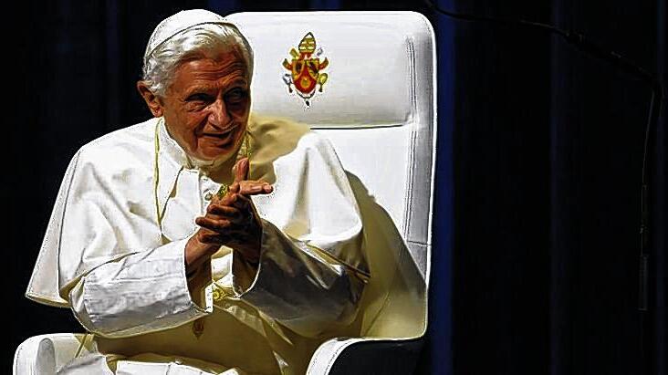 Papst Benedikt XVI. nach seiner Freiburger Rede im Konzerthaus über die Entweltlichung der Kirche.