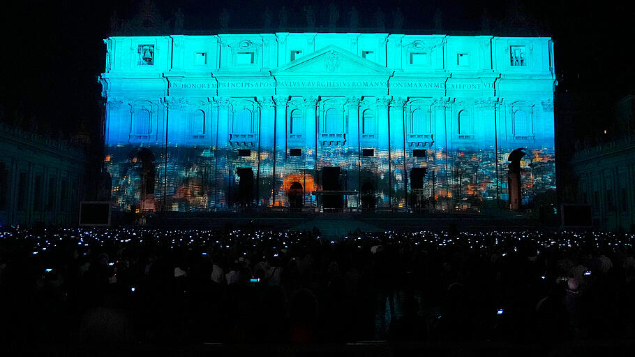 Vatikan - Videoinstallation auf dem Petersdom