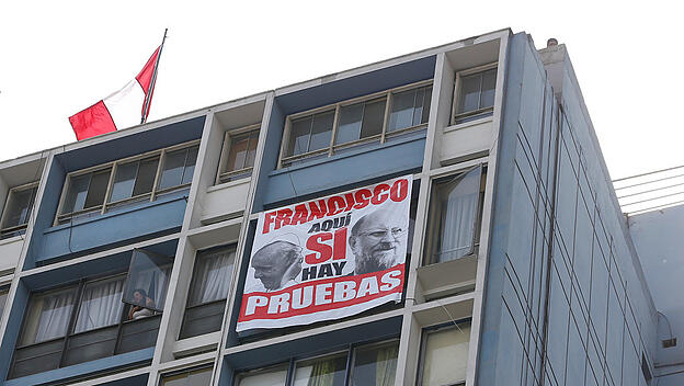 Protestbanner zum chilenischen Missbrauchsskandal