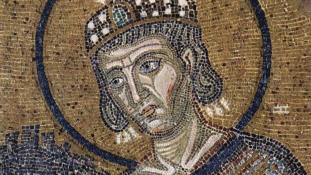 Kaiser Konstantin mit dem Stadtmodell Konstantinopels in der Hagia Sophia.