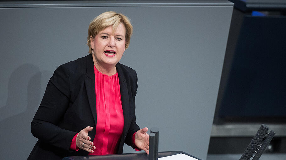 Eva Högl (SPD) spricht bei der Plenarsitzung im Deutschen Bundestag.