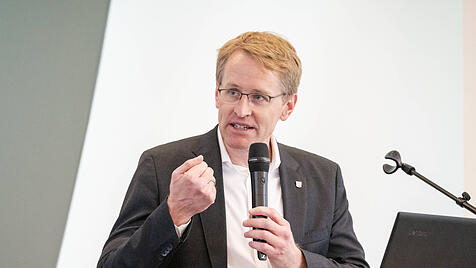 Daniel Günther hielt auf der Sicherheitskonferenz der Konrad-Adenauer-Stiftung eine Keynote.