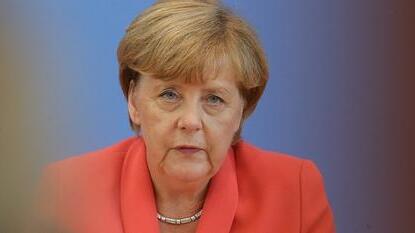 Bei Angriffen auf Flüchtlinge kündigte Bundeskanzlerin Angela Merkel ein hartes Vorgehen des Rechtsstaats an.