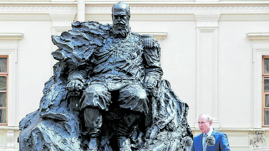 Wladimir Putin bei Rede vor Denkmal
