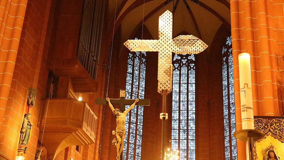 Kirchenrechtler Lüdecke stellt Synodalen Weg in Frage