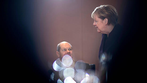 Olaf Scholz, Angela Merkel