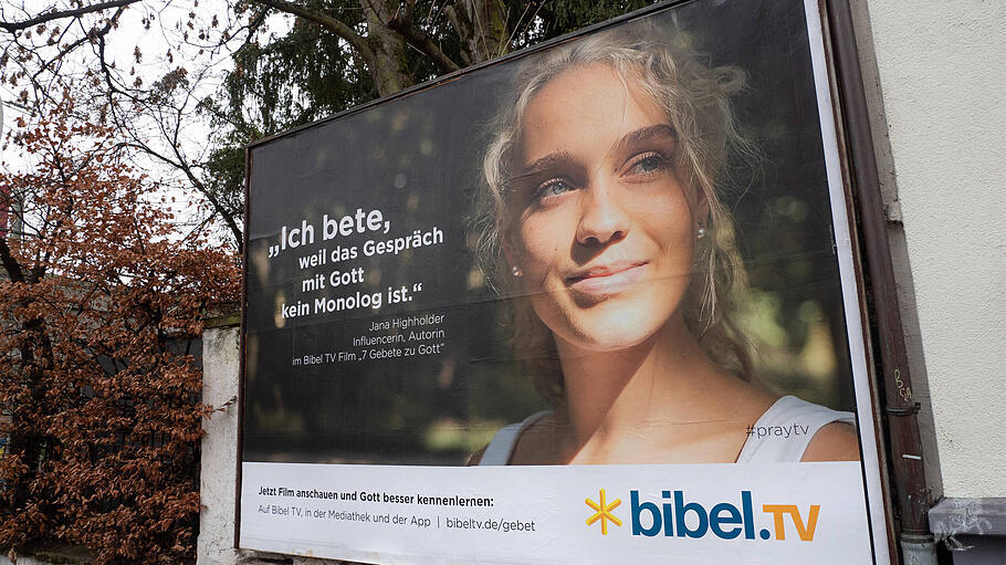 Werbeplakat von bibel.tv wirbt fürs Beten